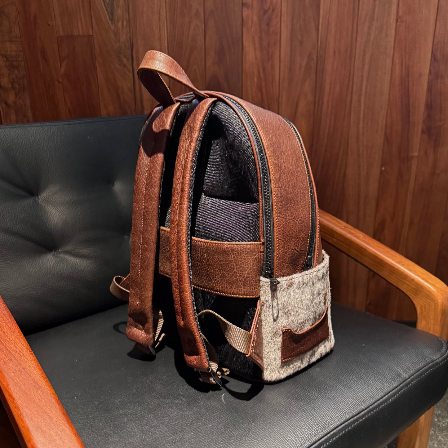 Backpack Leonel chocolate y cuero pelo