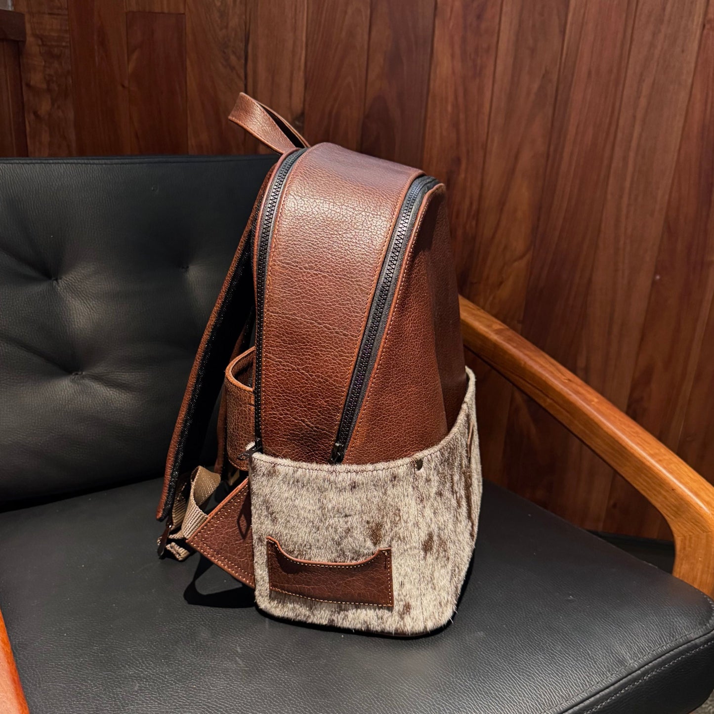 Backpack Leonel bisonte chocolate y cuero pelo