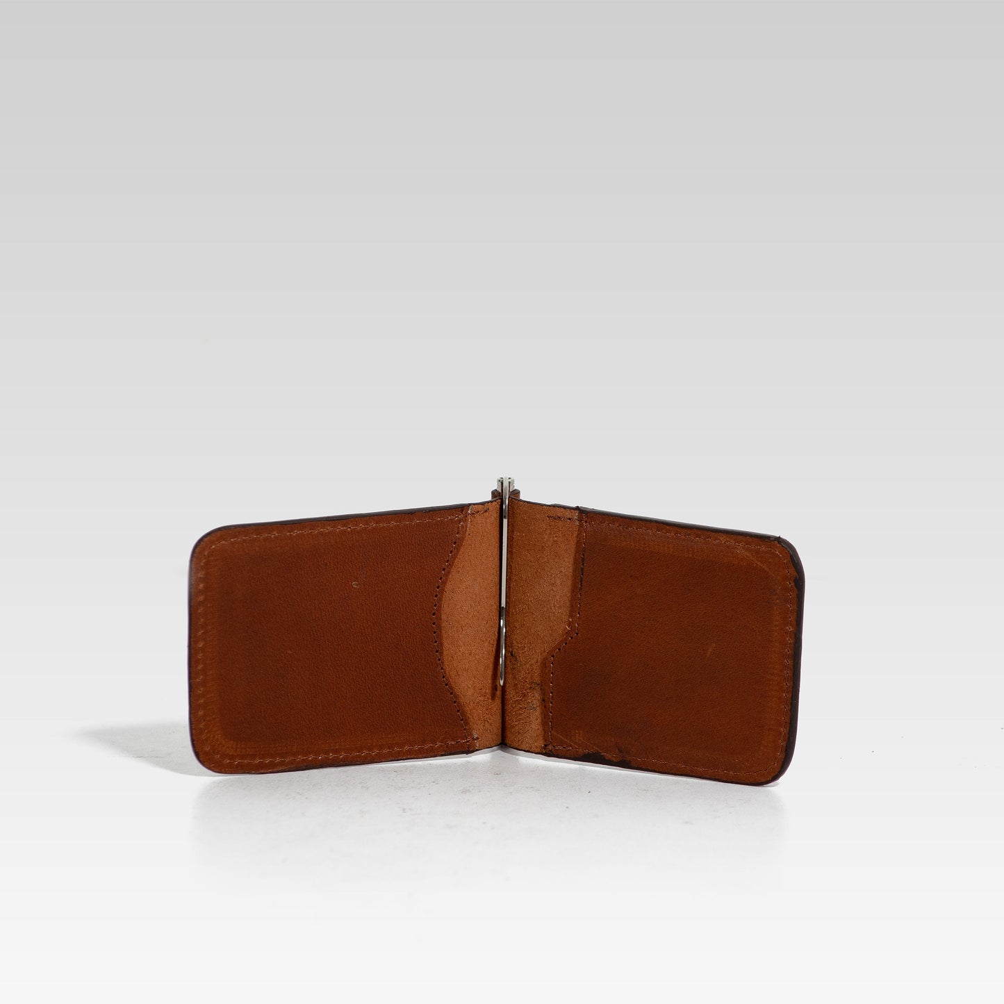 Billetera tarjetero de clip Cesar café pull