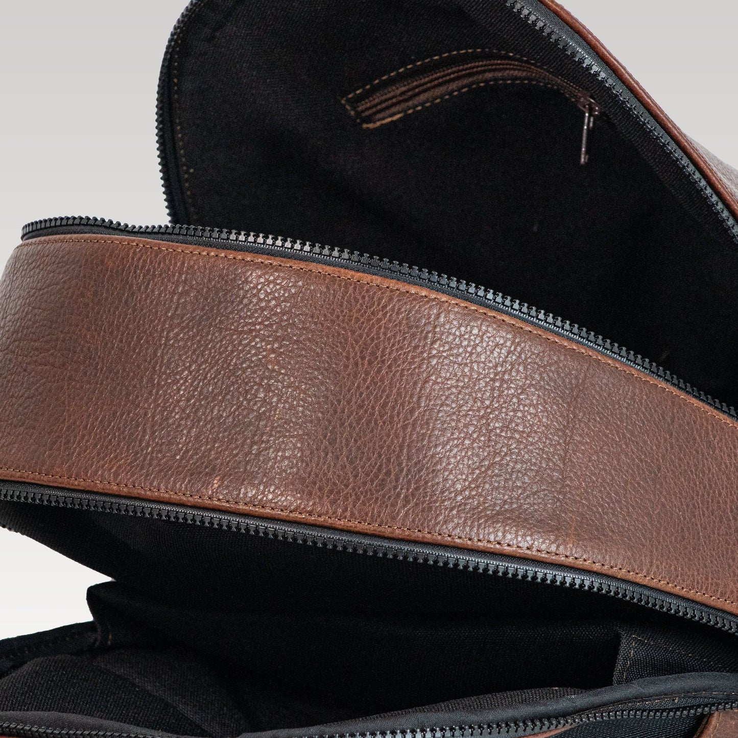 Backpack Leonel bisonte chocolate y cuero pelo