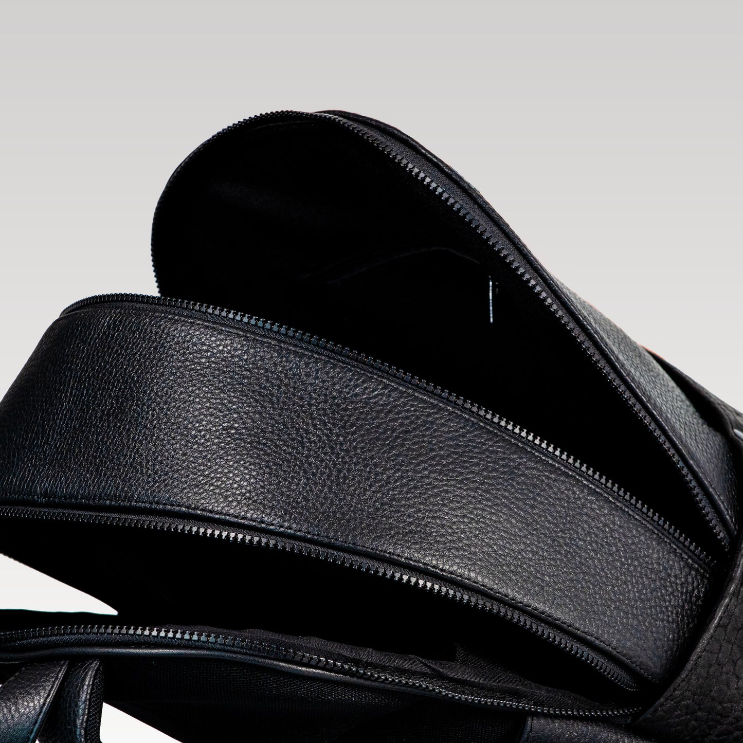 Backpack Leonel Negro/cuello de toro