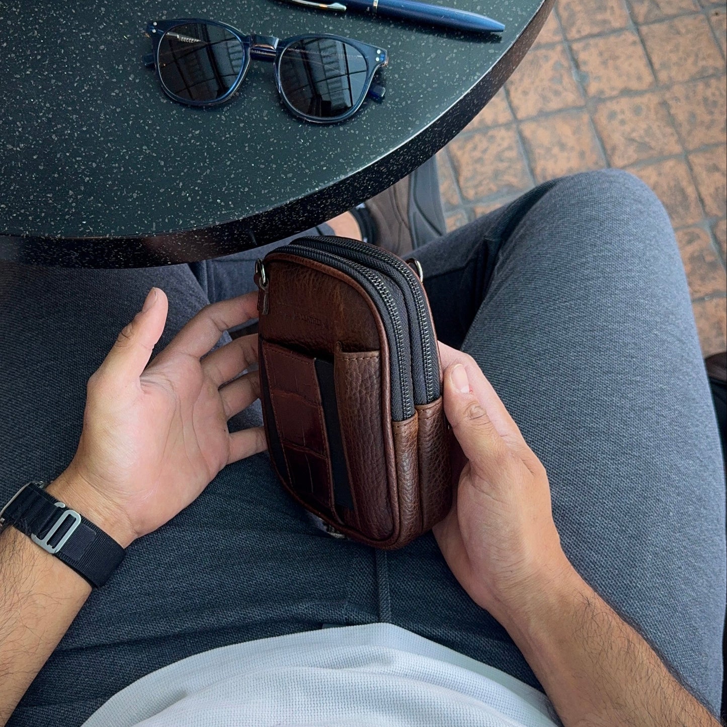Bandolera mini Augusto Bisonte cafe chocolate/Cocodrilo