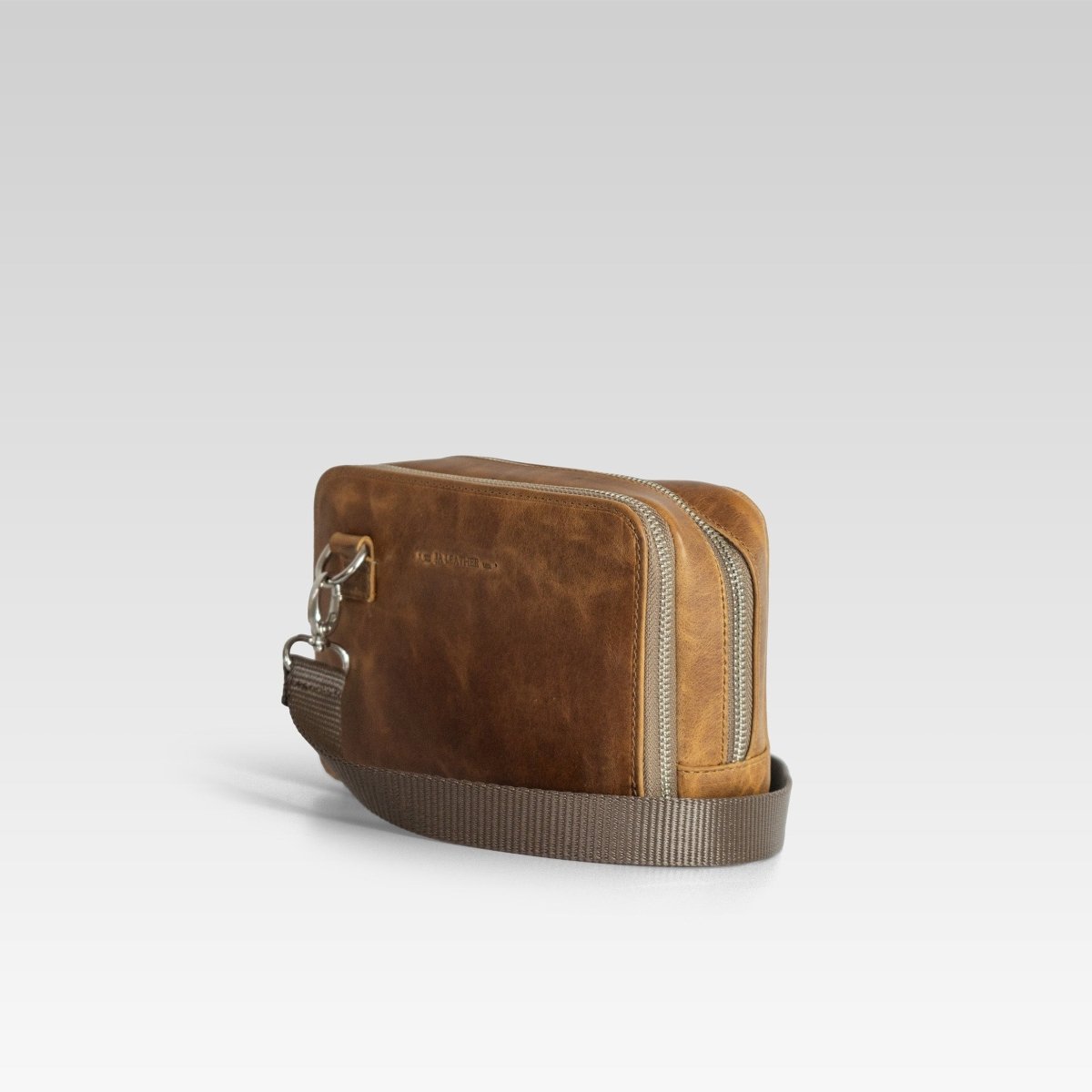 Bandolera de piel para hombre Cesar miel con asa - JA LEATHER