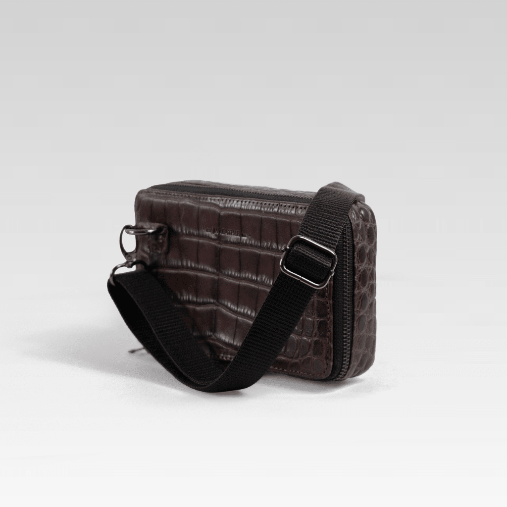 Bandolera de piel para hombre Santiago cocodrilo café - JA LEATHER