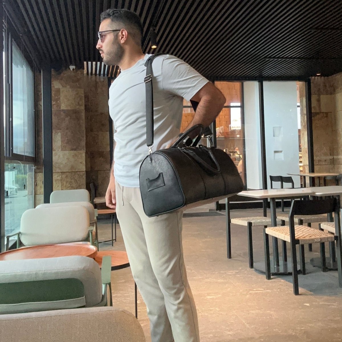 Travel Bag b002 color negro - JA LEATHER