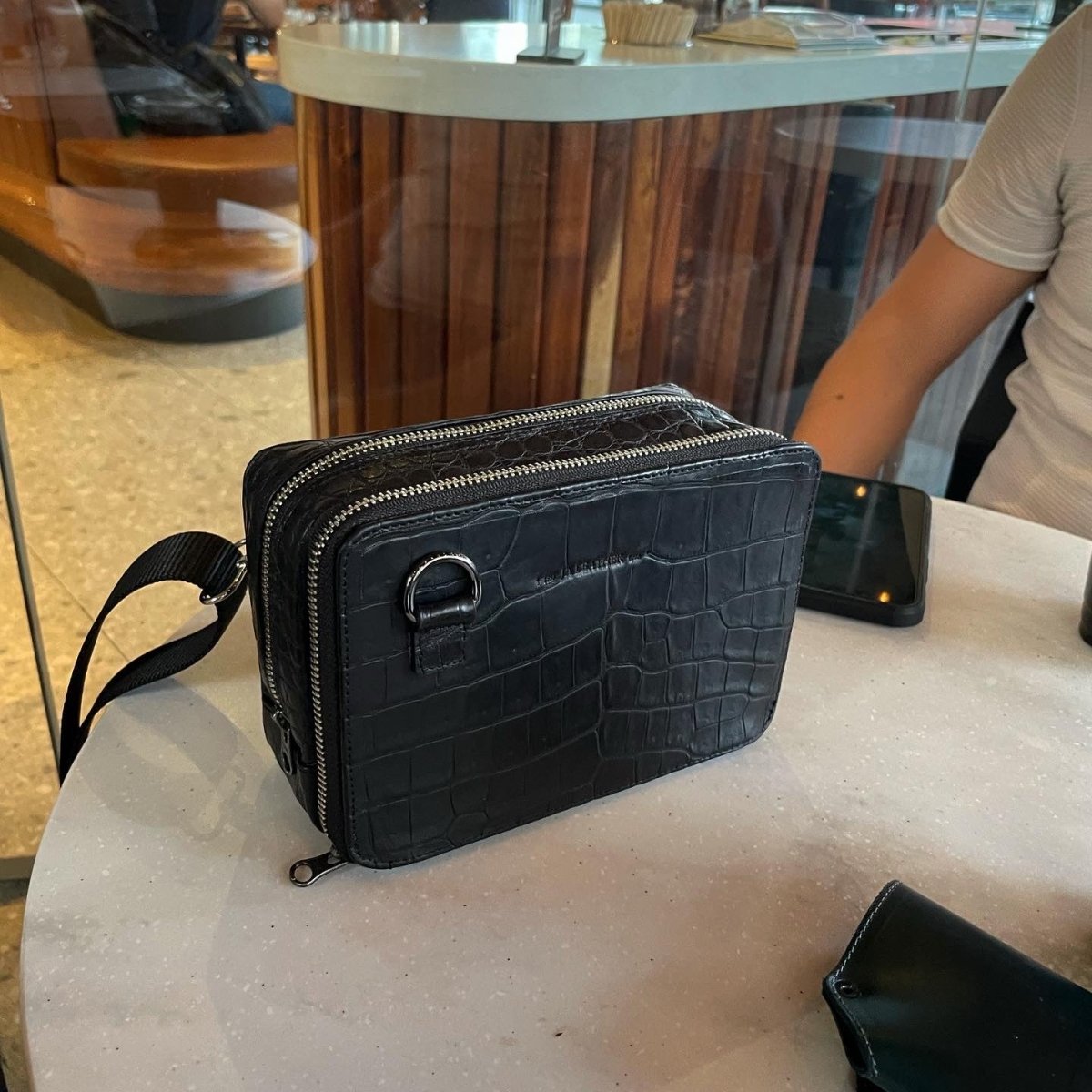 Bandolera de piel para hombre César cocodrilo negro - JA LEATHER